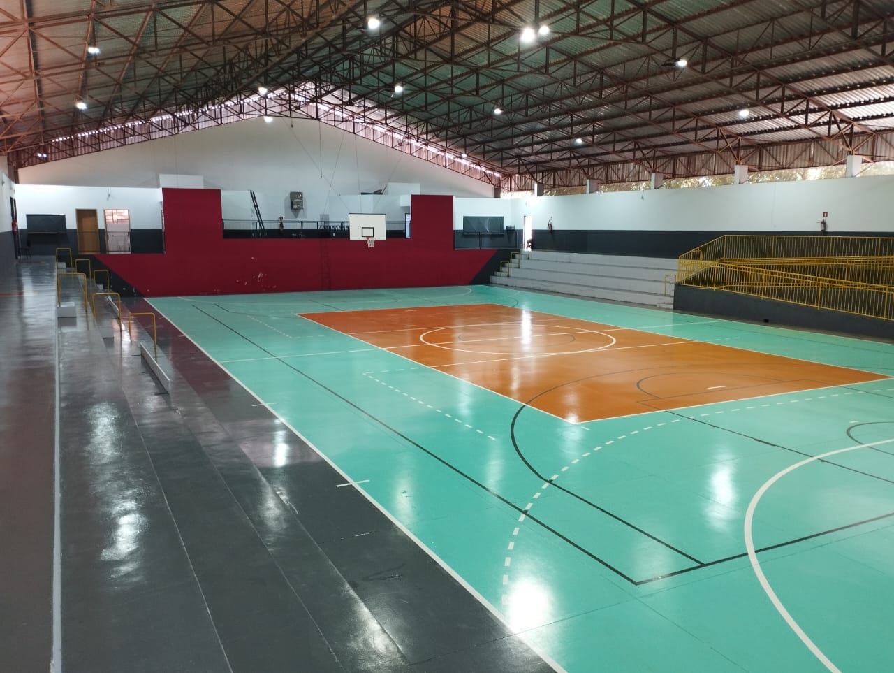 Ginásios de Margarida e Iguiporã são liberados para uso da comunidade e das escolas após reformas