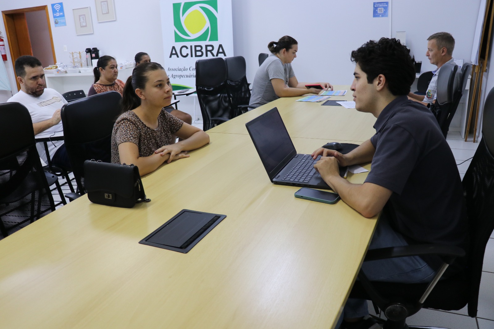 Ação de Empregabilidade aproxima empresas e trabalhadores em Pato Bragado