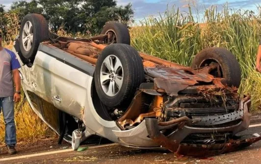 Mulher resulta com ferimentos em capotamento de veiculo