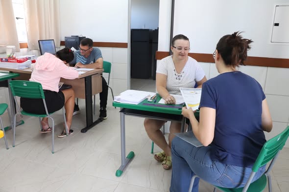 Iniciadas as matrículas para a Escola Municipal Idalina Joanna Vianna Guzzoni no bairro Boa Vista