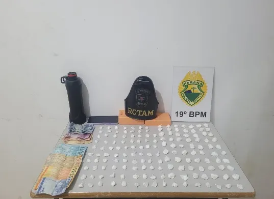 Mulher é presa distribuindo 154 buchas de cocaína