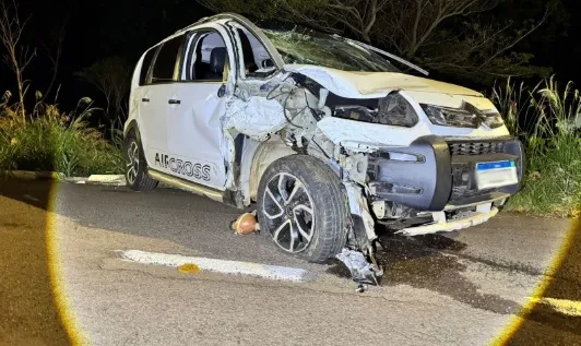 Acidente na madrugada em Toledo envolve três veículos