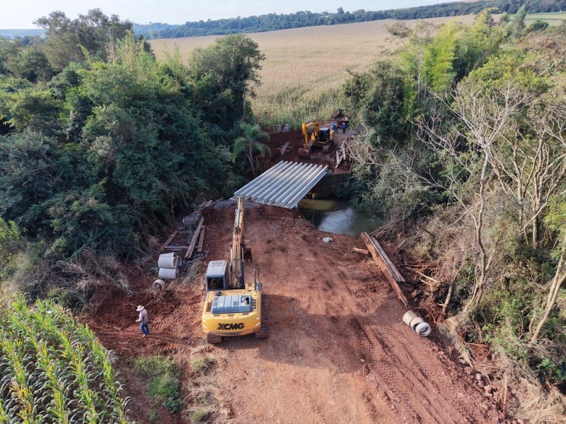 Nova ponte entre Mercedes e Marechal ganha vigas de concreto