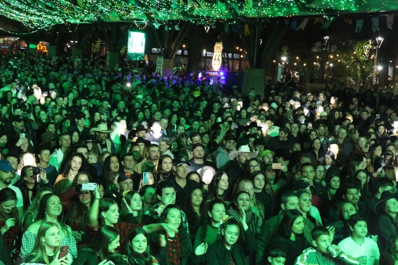 Festa junina e show de Humberto & Ronaldo celebram os 36 anos de emancipação política de Pato Bragado