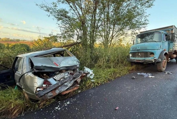 Homem morre e outro fica ferido em grave acidente na PR-317
