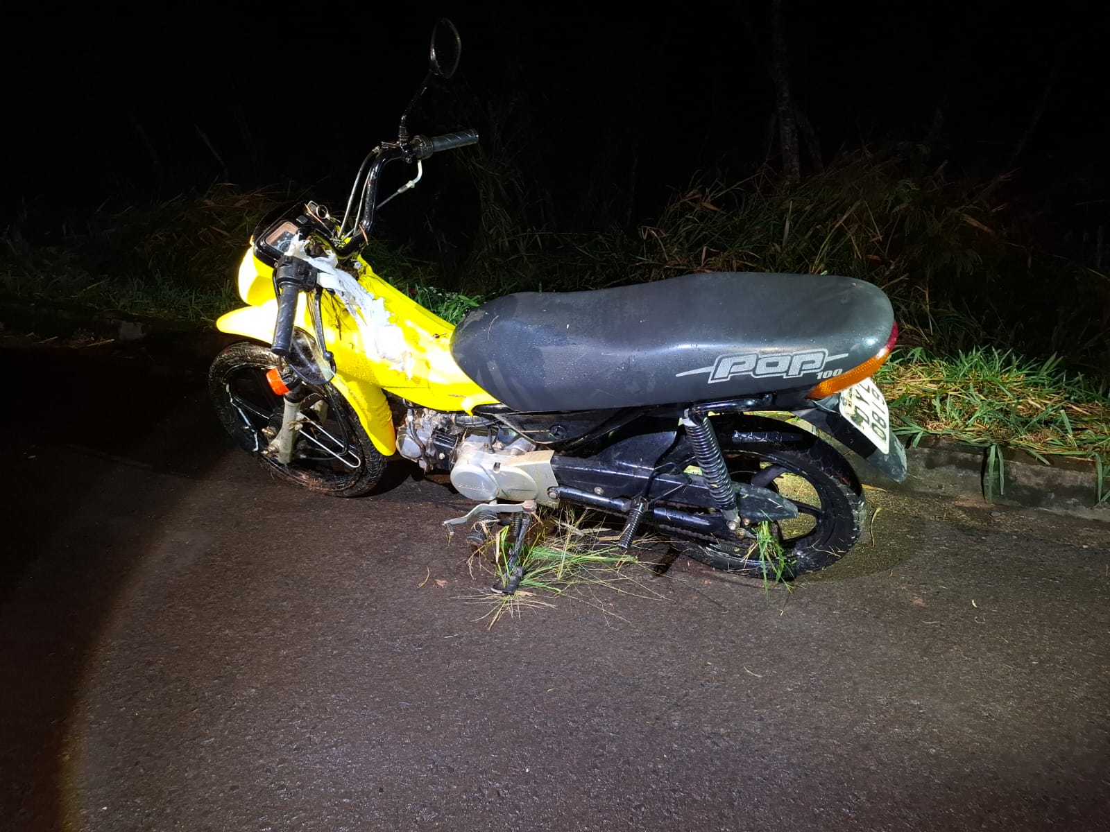 Pelo cheiro, ciclista encontra mulher morta, vítima de acidente com moto