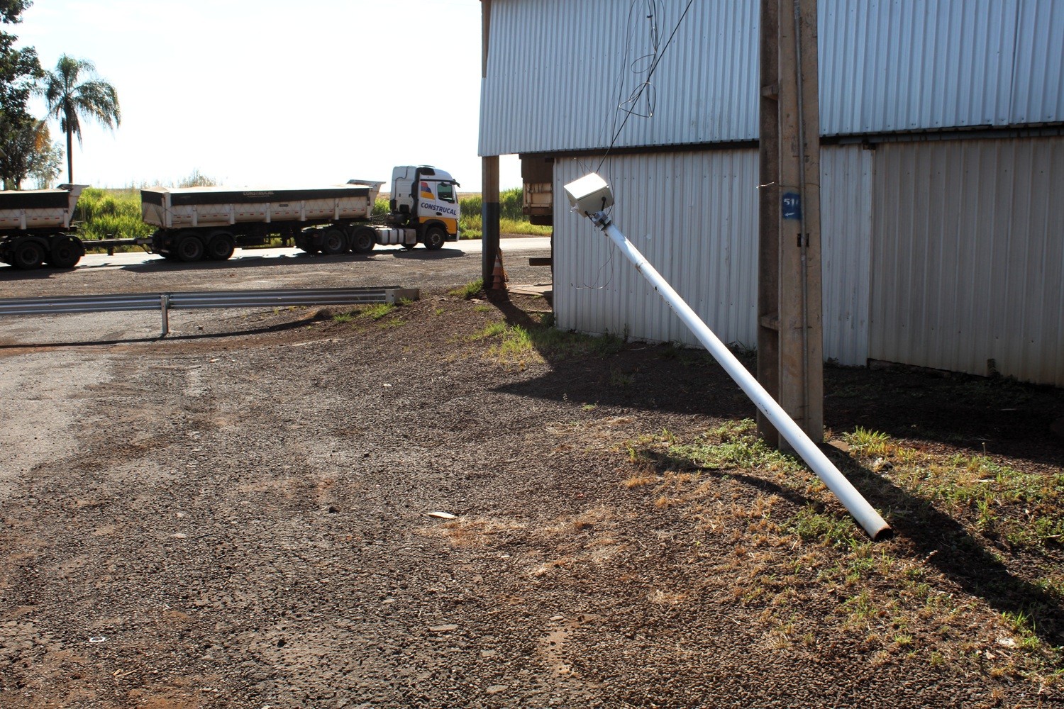 Câmares de segurança instaladas em pontos estratégicos no município de Mercedes são destruídas