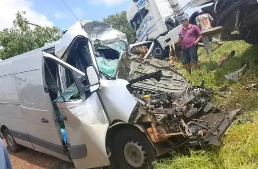 Colisão da BR 277 mata motorista de VAN