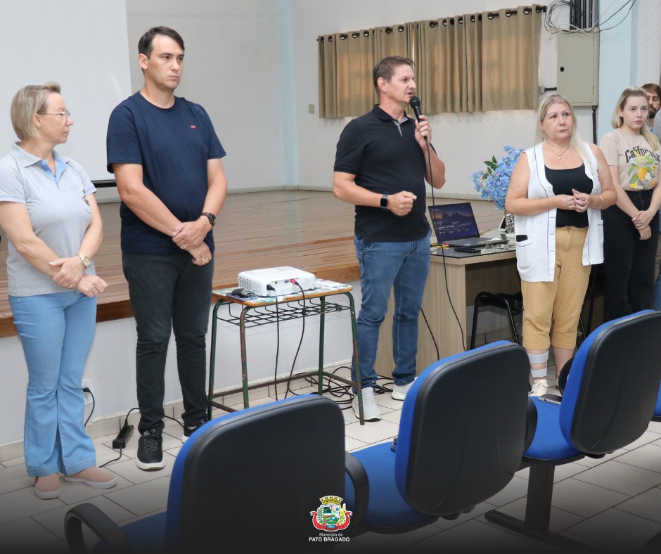 Formação pedagógica dos profissionais da educação chega ao segundo dia; Retorno às aulas será na quinta-feira (05)
