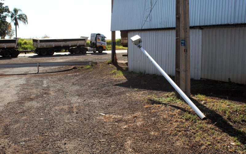 Câmares de segurança instaladas em pontos estratégicos no município de Mercedes são destruídas