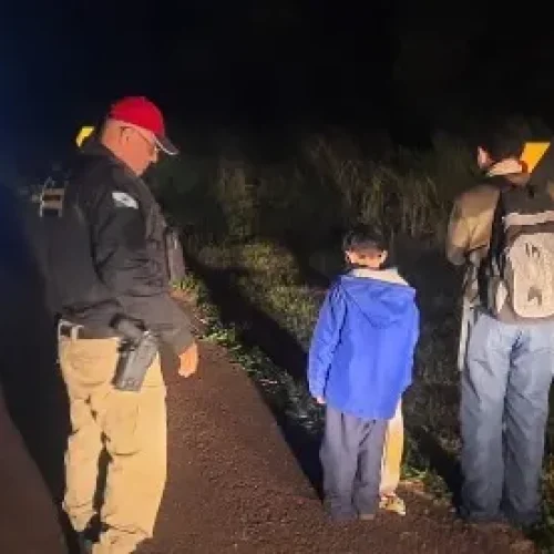 Policia Rodoviária resgata crianças que caminhavam sozinhas em rodovia durante a madrugada