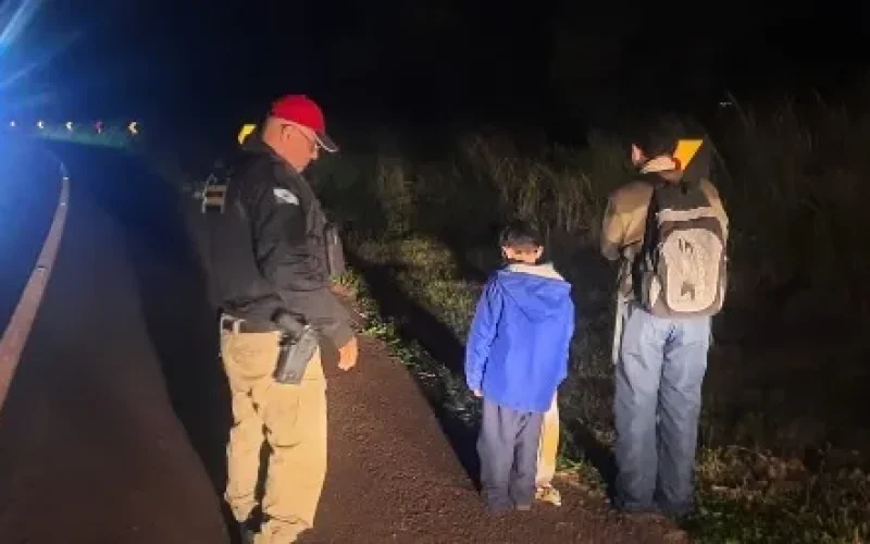 Policia Rodoviária resgata crianças que caminhavam sozinhas em rodovia durante a madrugada