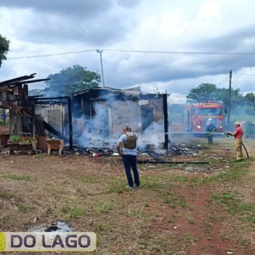 Incêndio destrói residência em Santa Helena e levanta suspeita de crime