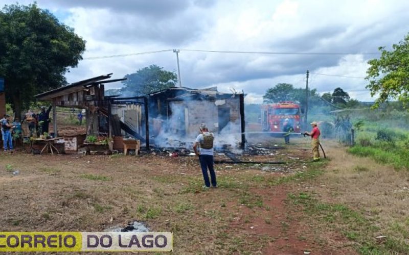 Incêndio destrói residência em Santa Helena e levanta suspeita de crime
