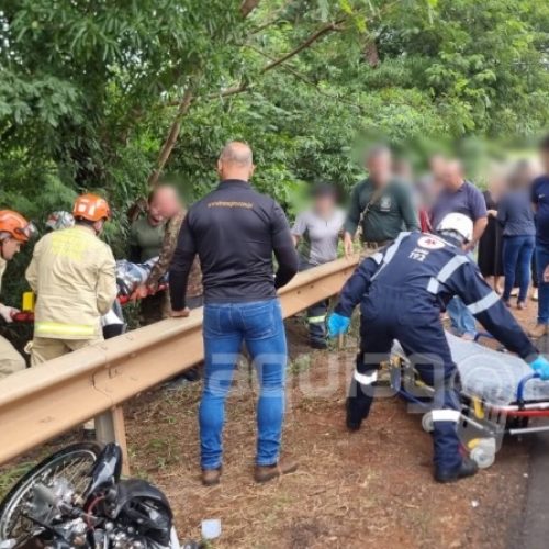 Colisão frontal de motocicletas deixa condutores gravemente feridos em Iguiporã
