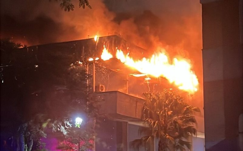 Incêndio de grandes proporções atinge PUC em Curitiba