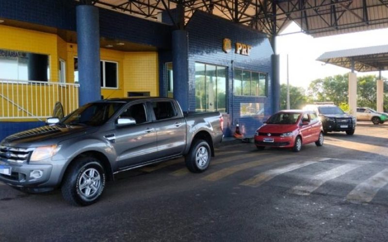 PRF recupera carro e caminhonete em Guaíra e detém homem e dois adolescentes