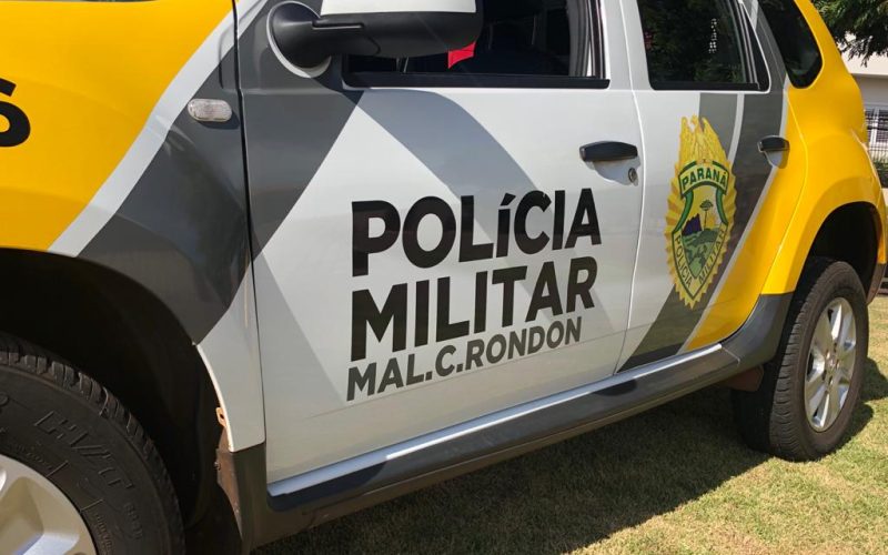 Homem armado com faca é preso por ameaça mulher em via pública