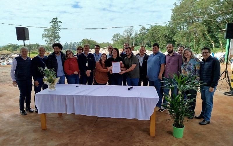 Prefeitura rondonense e Itaipu firmam parceria para pavimentação rural e reconstrução da UVR da ASCAMAR