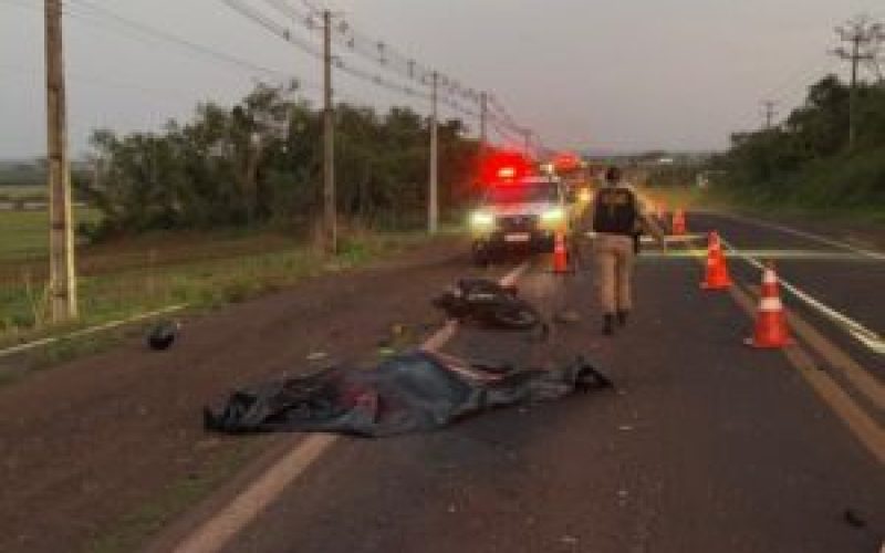 Motociclista morre em colisão frontal com caminhão na PR-488, em Santa Helena