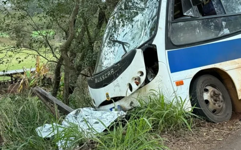 Colisão frontal entre moto e ônibus faz vitima fatal