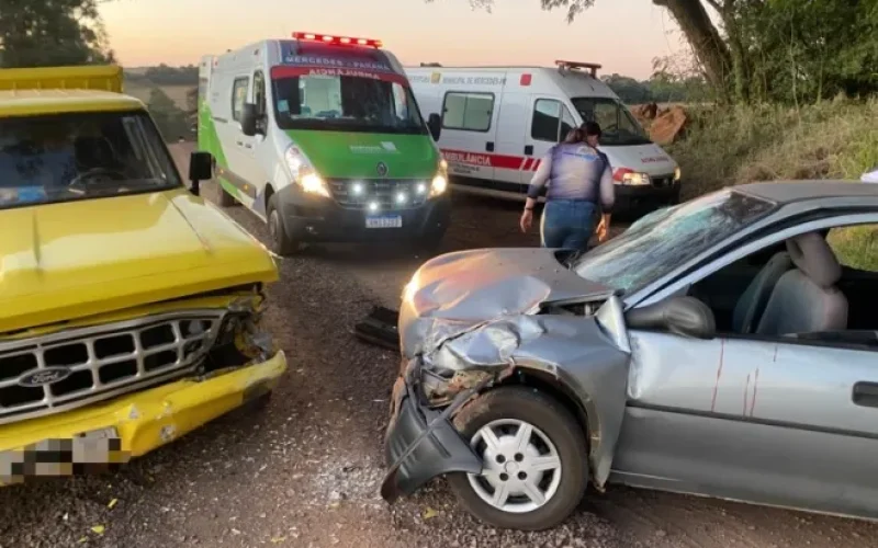 Acidente no interior de Mercedes faz vitimas com ferimentos