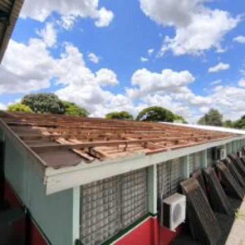 Cobertura da Escola Municipal Waldomiro Liessen está sendo substituída