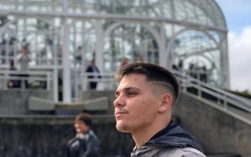 Rondonense de 20 anos que faleceu em acidente de moto é sepultado em Pato Bragado