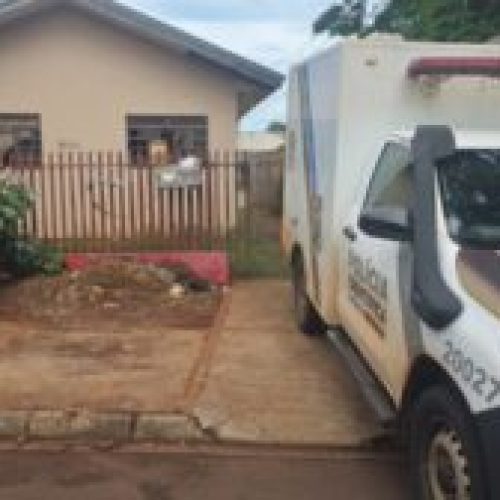 Mãe encontra filha de 21 anos morta em casa no Jd. São Francisco. Polícia suspeita de overdose