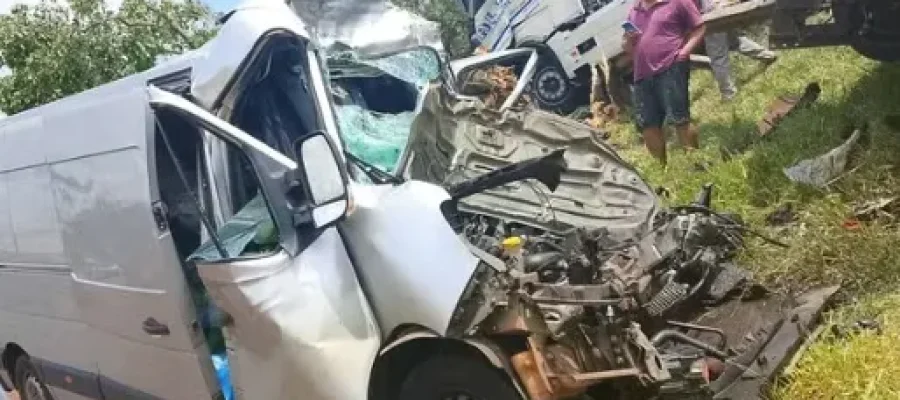 Colisão da BR 277 mata motorista de VAN
