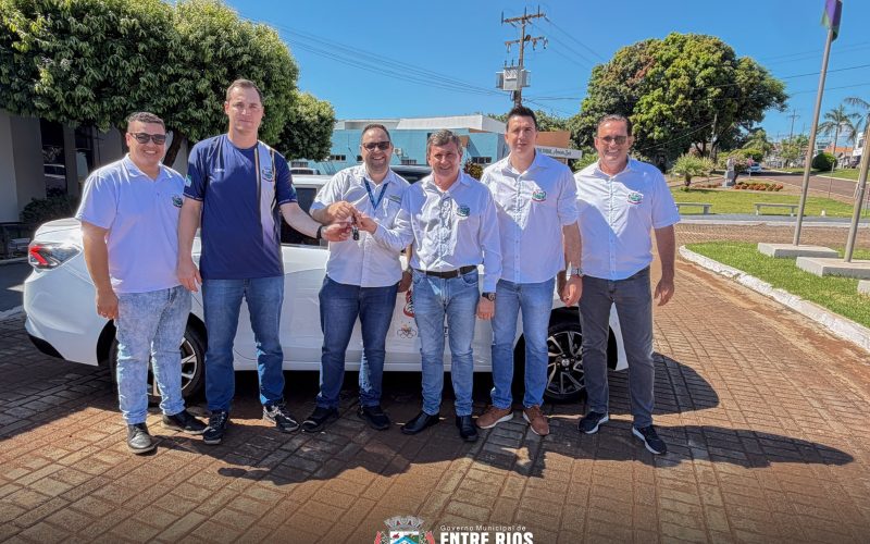 Governo de Entre Rios do Oeste adquire veículos