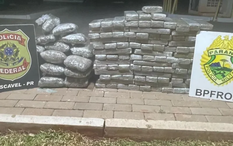 Mulher é presa no interior de veiculo carregado com maconha