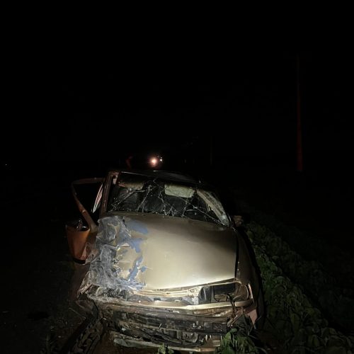 Colisão frontal deixa motorista ferido na PR-486