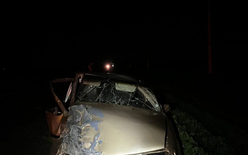 Colisão frontal deixa motorista ferido na PR-486