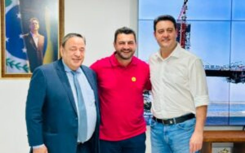 Prefeito Adriano Backes se reúne com o governador Ratinho Junior