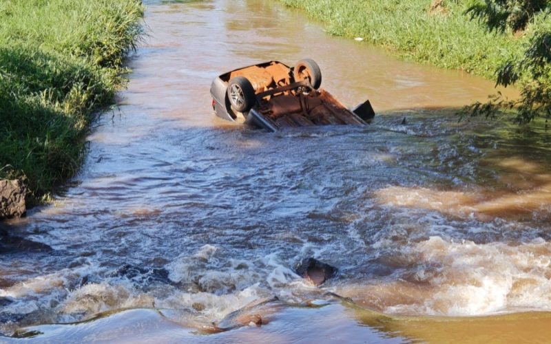 Menina que estava em carro que caiu no Rio Toledo morre no hospital
