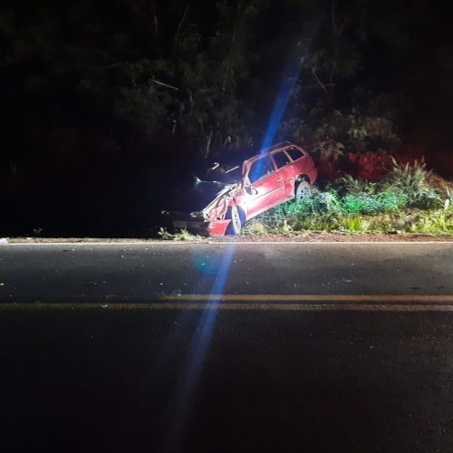 Parati capota e deixa quatro pessoas com ferimentos na região  