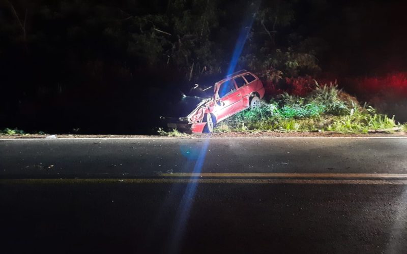 Parati capota e deixa quatro pessoas com ferimentos na região  