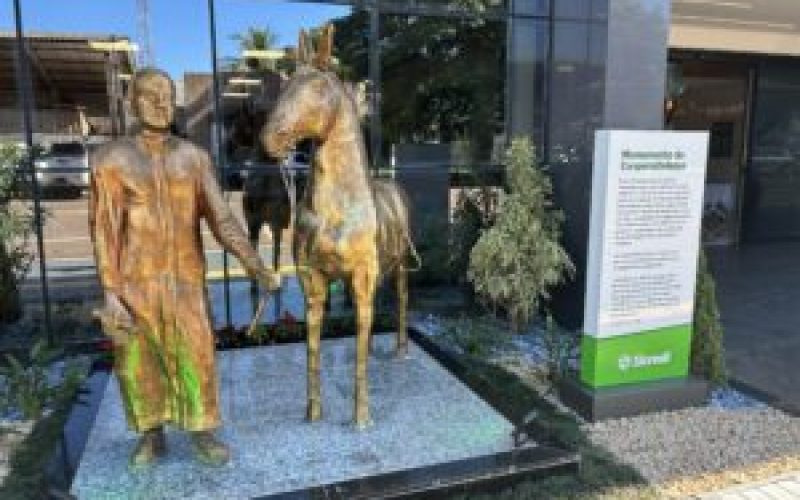 Sicredi Aliança PR/SP inaugura monumento em homenagem ao padre Theodor Amstad em Marechal Cândido Rondon