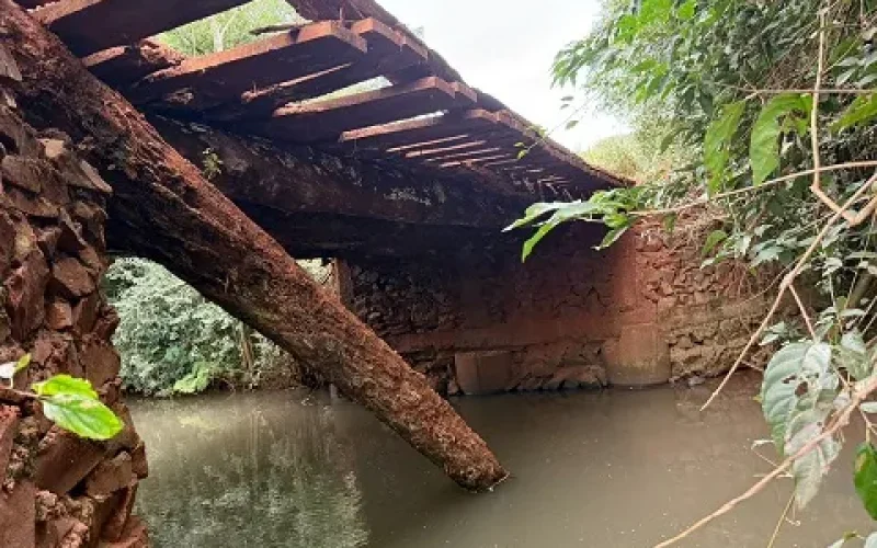 Ponte de madeira entre Mercedes e Marechal está interditada