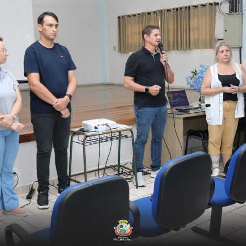 Formação pedagógica dos profissionais da educação chega ao segundo dia; Retorno às aulas será na quinta-feira (05)