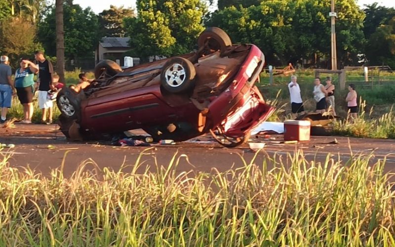 Capotamento em Sede Alvorada mata homem e deixa duas pessoas feridas