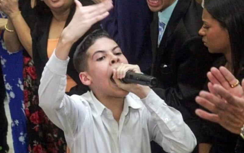 Quem é o pastor de 15 anos ameaçado após dizer curar câncer