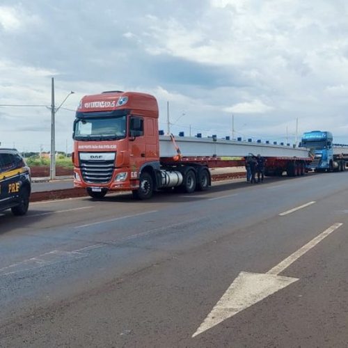PRF retém cinco carretas com carga excedente na BR-163, em Toledo (PR)