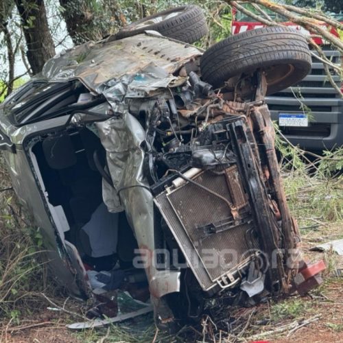 Após colidir contra caminhão, veículo capota por diversas vezes na rodovia entre Rondon e Margarida