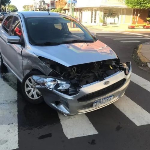 Colisão envolve dois veículos no centro de Marechal Rondon